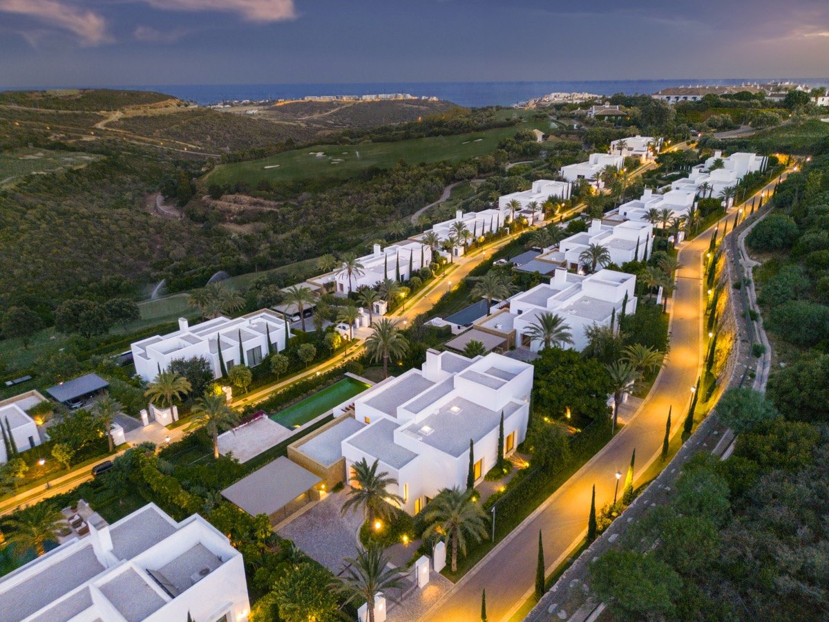 Spectacular villa next to the Casares golf course