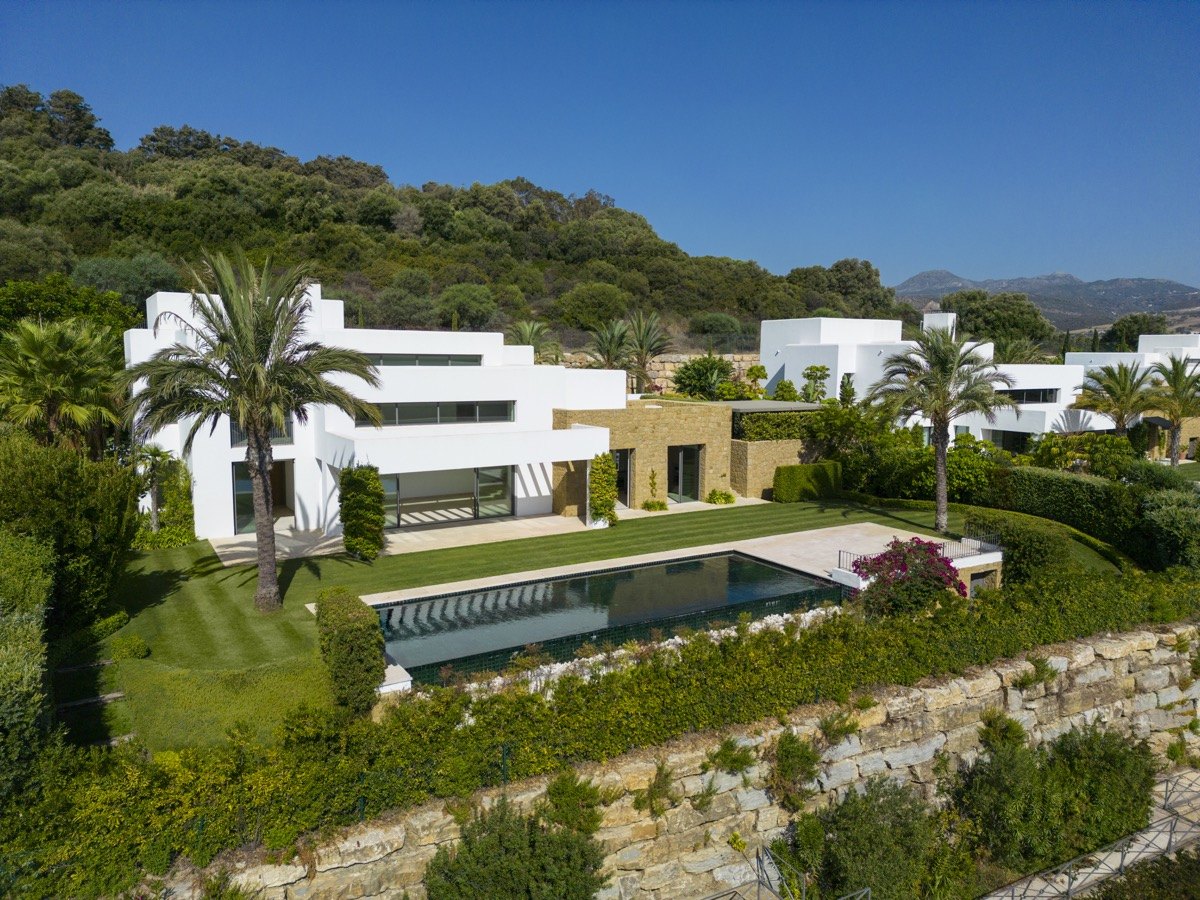 Spectacular villa next to the Casares golf course