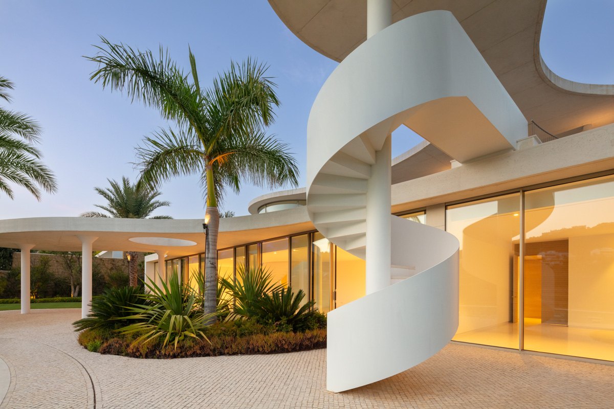 Original curvilinear villa in Finca Cortesin, Casares