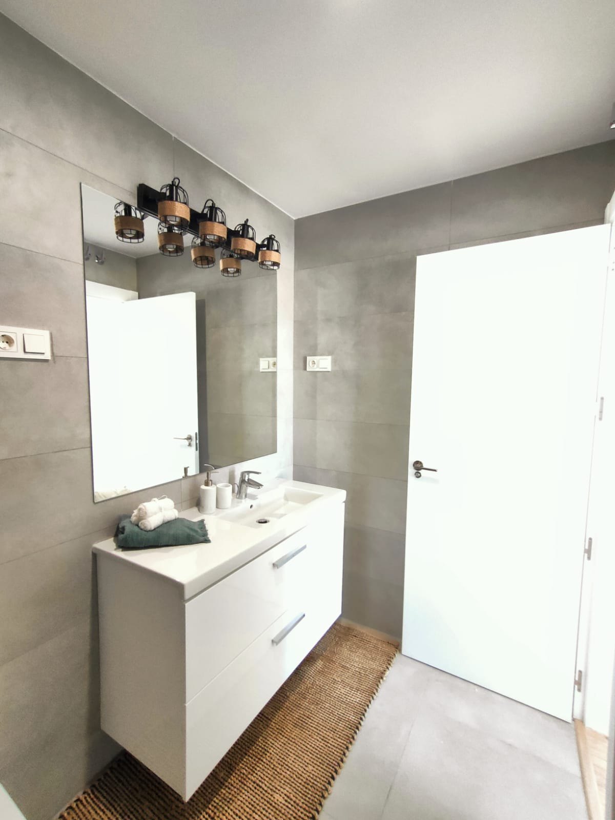 Penthouse in an iconic tower near Málaga city centre