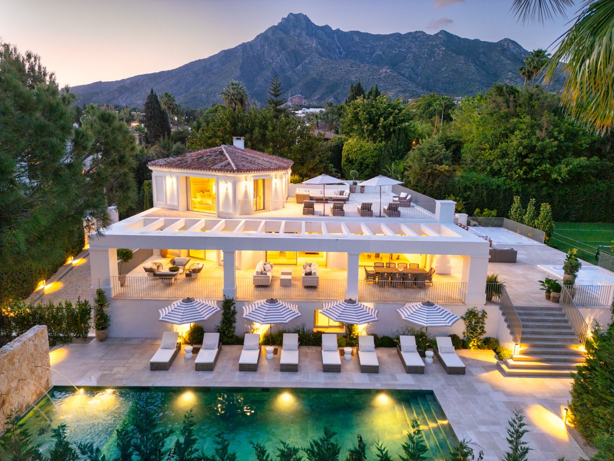 Fascinante villa contemporánea con comodidades excepcionales en Nagüeles, Milla de Oro, Marbella