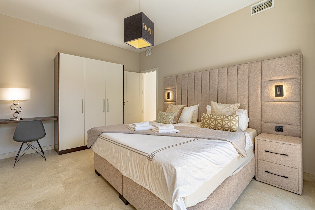 Contemporary villa with heated pool in El Rosario, Marbella East