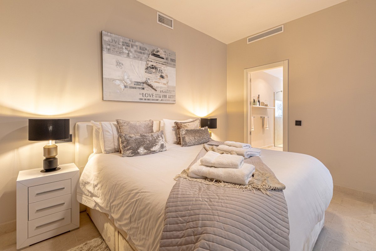 Contemporary villa with heated pool in El Rosario, Marbella East