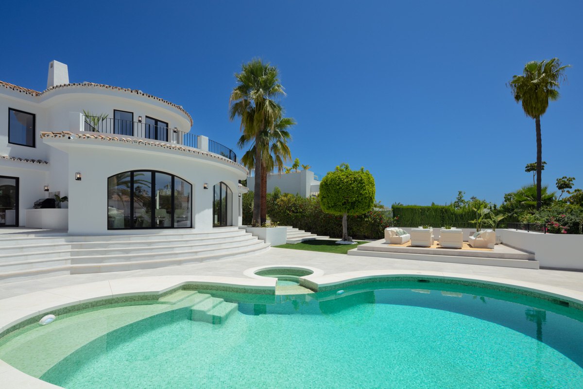 Incredible mediterranean- andalusian style villa in Aloha