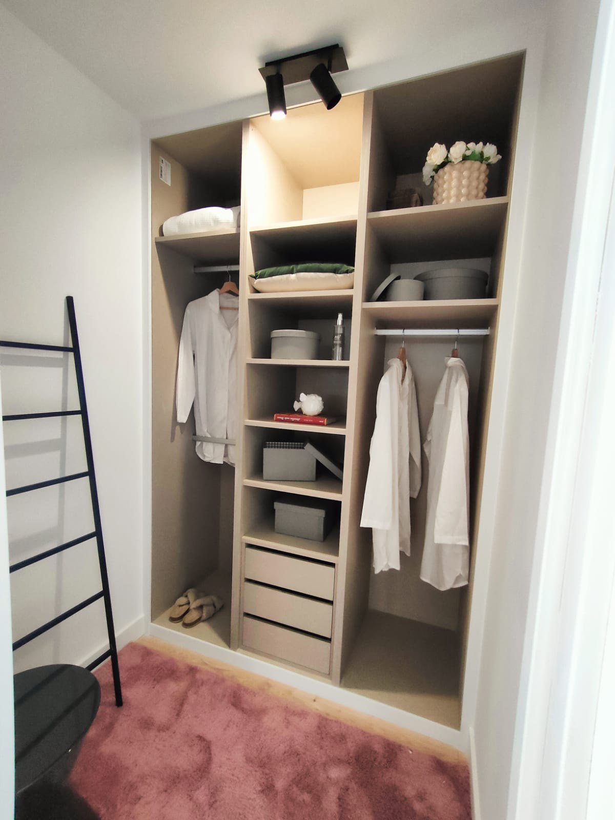 Penthouse in a central tower with impressive urban views, close to Málaga city centre