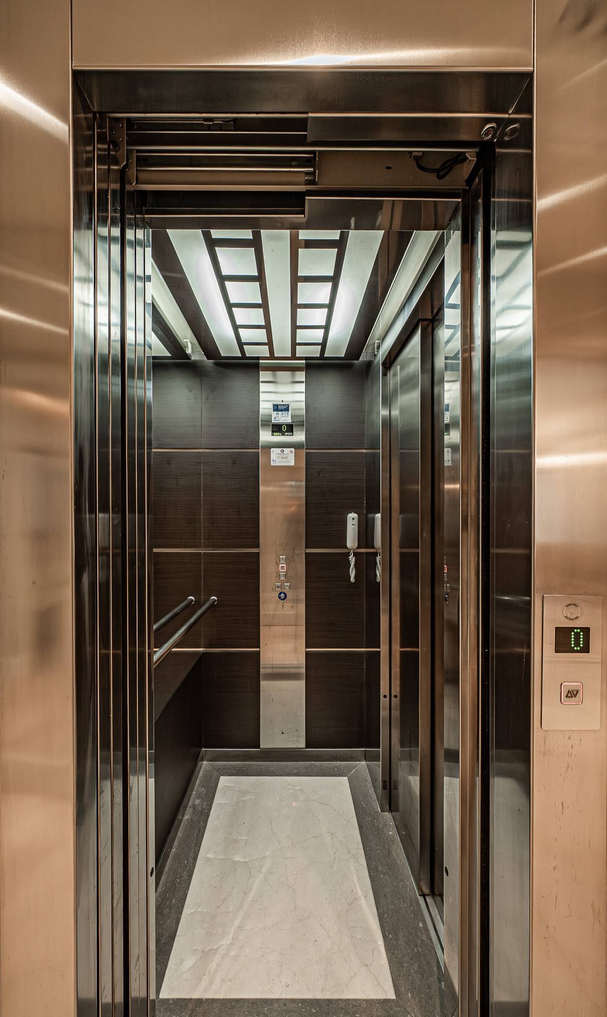 Villa de estilo moderno con hermosas vistas al mar rodeada de afamados campos de golf en Los Flamingos