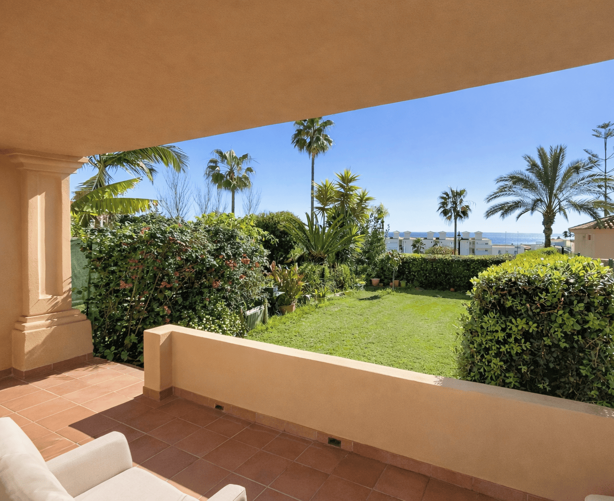 Spectacular Townhouse Close to the Beach with Private Lift and Sea Views