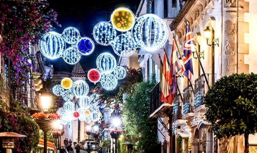Luces navideñas en el ayuntamiento de Marbella, Plaza de los Naranjos