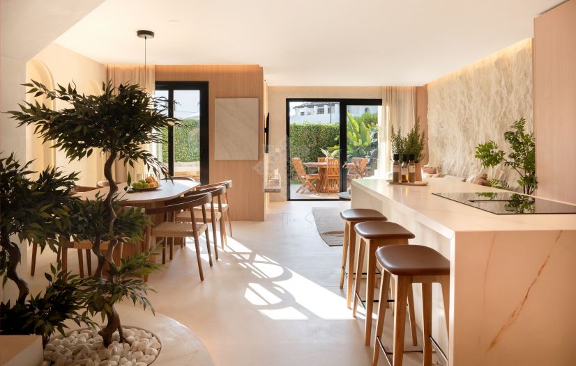 Town House in Azalea Beach, Marbella