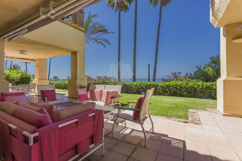 Apartament na parterze w Rio Real, Marbella