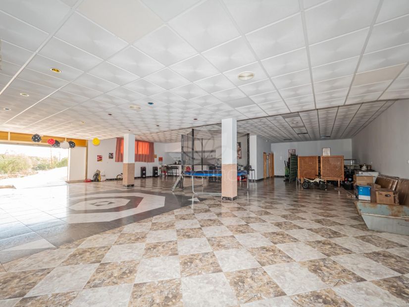 Commercial Premises in Alozaina