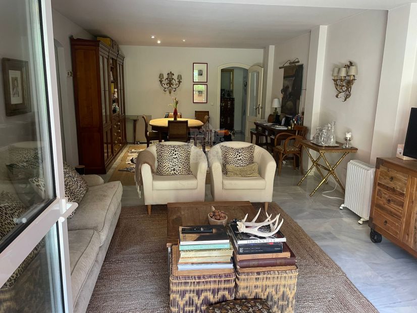 Apartment in Jardines de las Lomas, Marbella