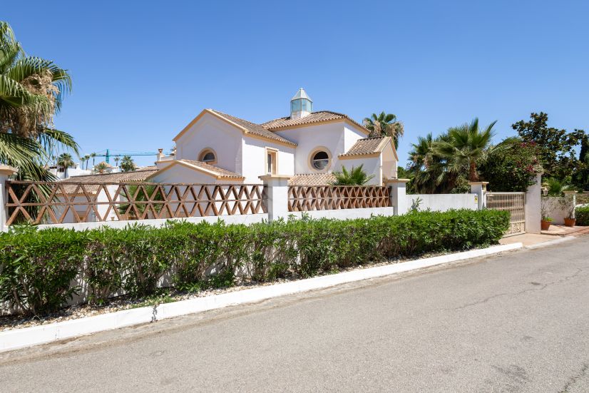 Villa in El Paraiso, Estepona
