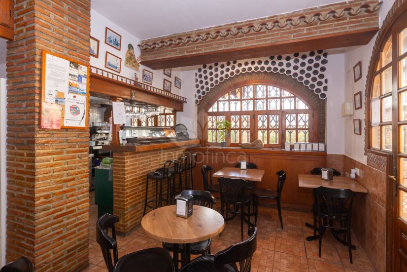 Local Comercial en Mirador del Puerto, Estepona