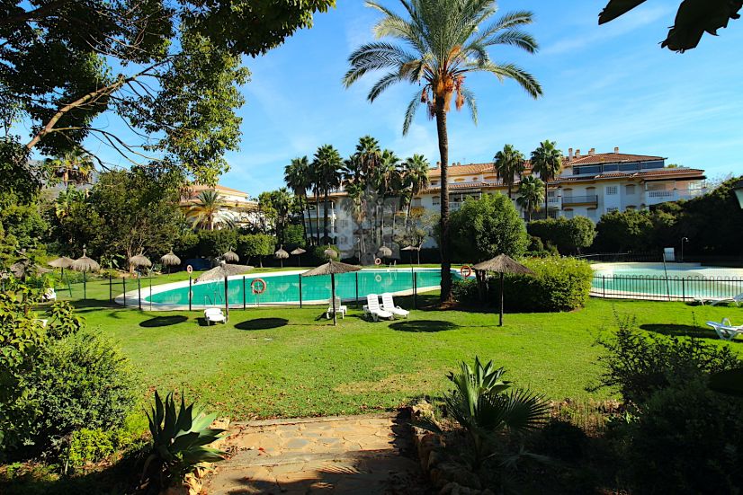 Apartament na parterze w Nueva Andalucia, Marbella