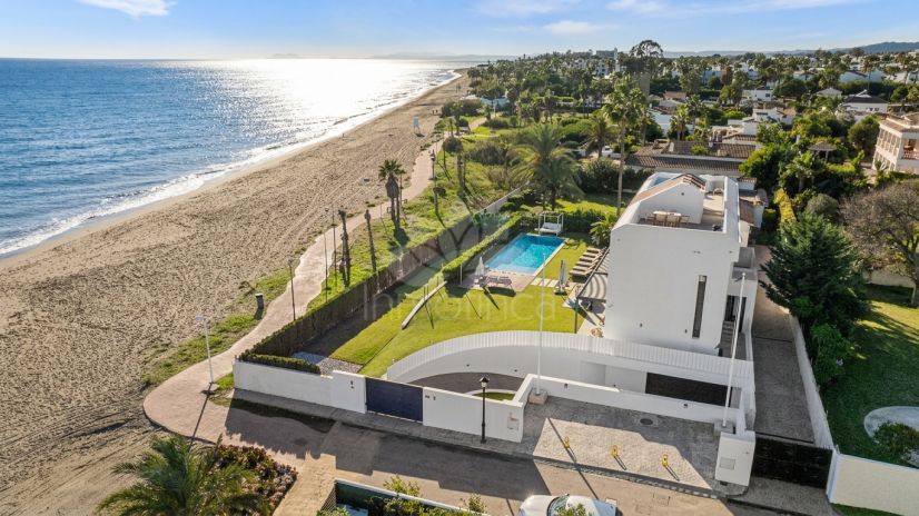 Villa in New Golden Mile, Estepona