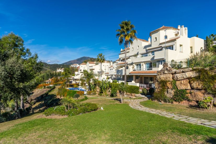 Apartment in Puerto del Almendro, Benahavis