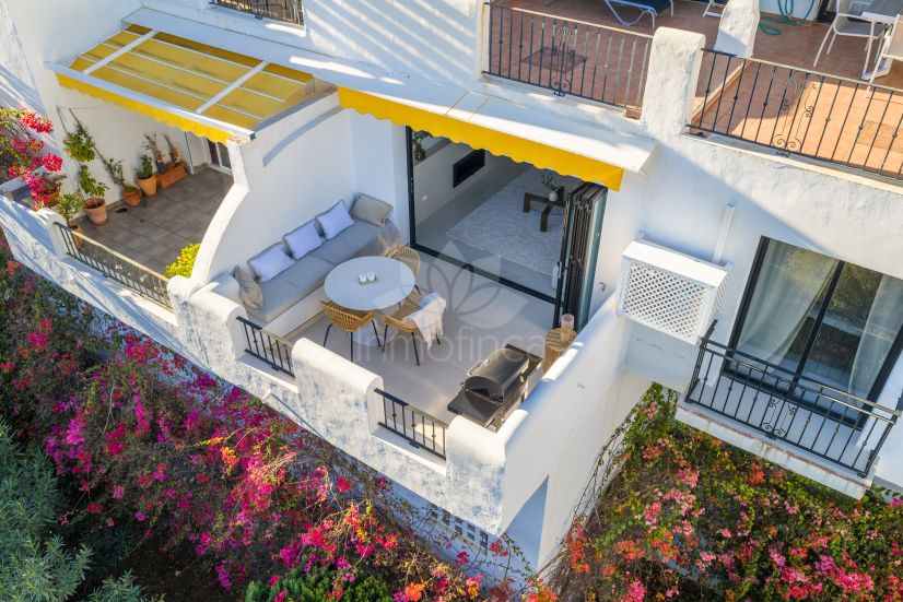 Apartment in Puerto del Almendro, Benahavis