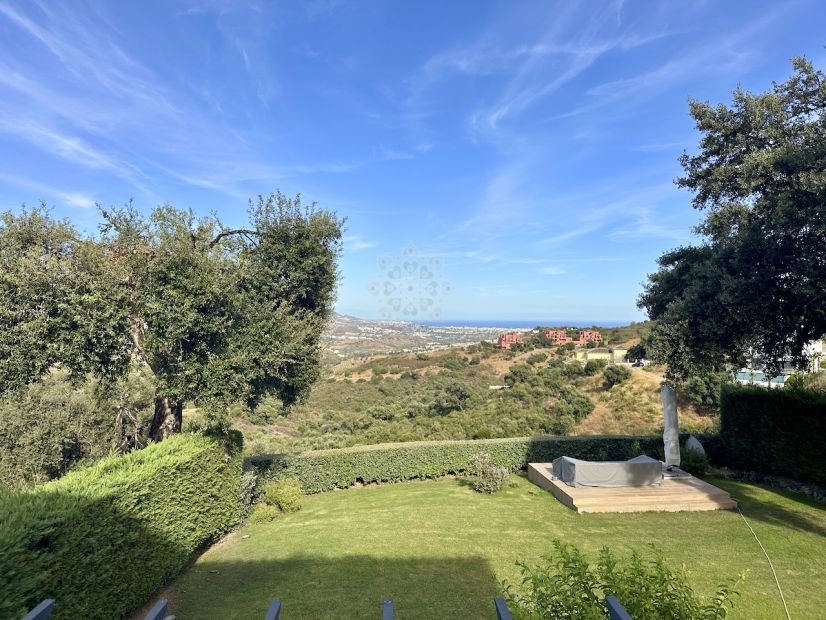 Apartment in La Mairena, Marbella