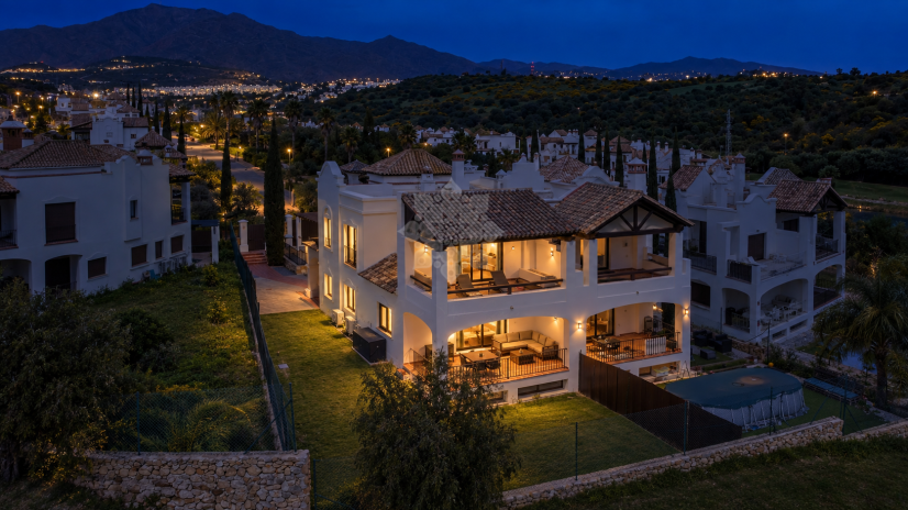 Semi Detached Villa in Azata Golf, Estepona