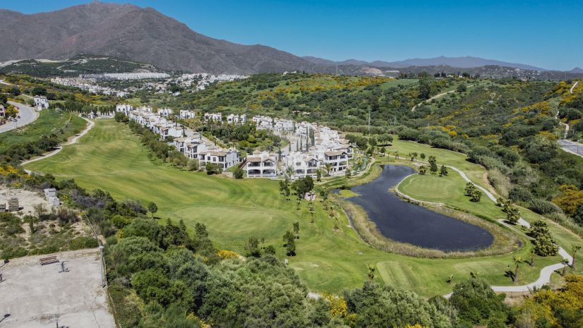 Semi Detached Villa in Azata Golf, Estepona