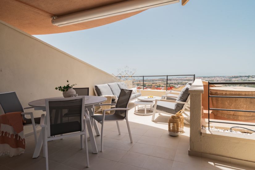 Apartment in Magna Marbella, Marbella