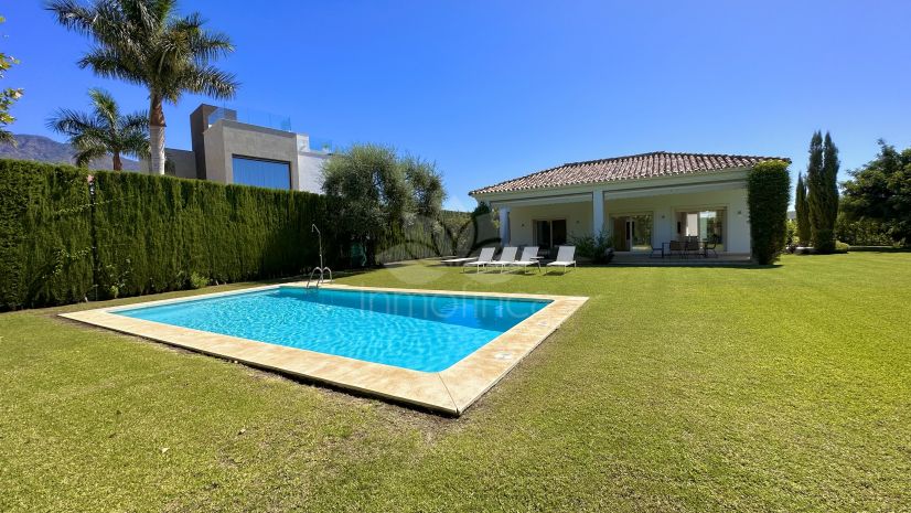 Villa en Altos de Puente Romano, Marbella