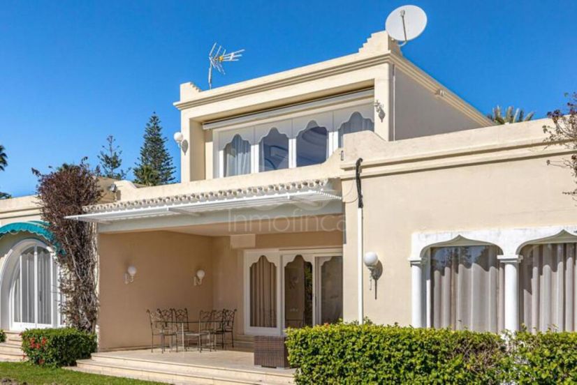 Villa in El Pilar, Estepona