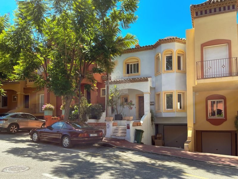 Dom szeregowy w La Alzambra, Marbella