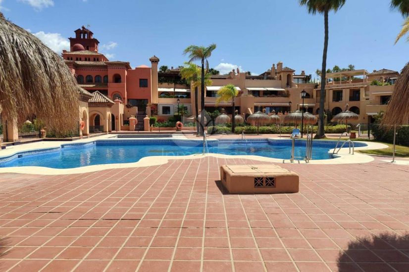 Apartamento Planta Baja en La Cartuja del Golf, Estepona