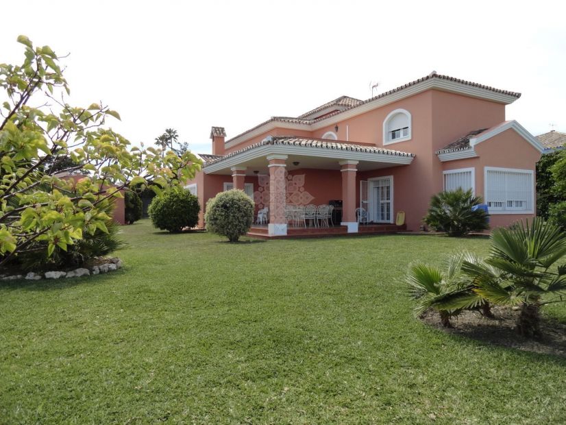 Villa in Guadalobon, Estepona