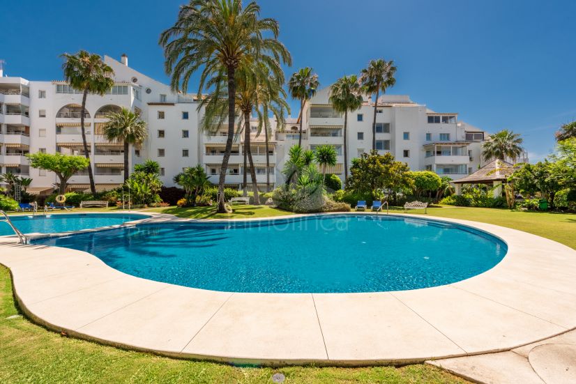 Apartment in Atalaya, Estepona