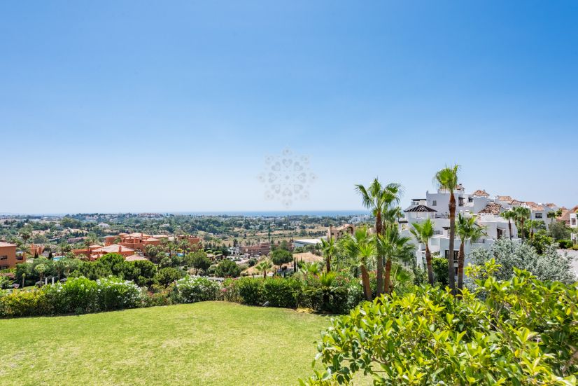 Apartment in Lomas del Marqués, Benahavis