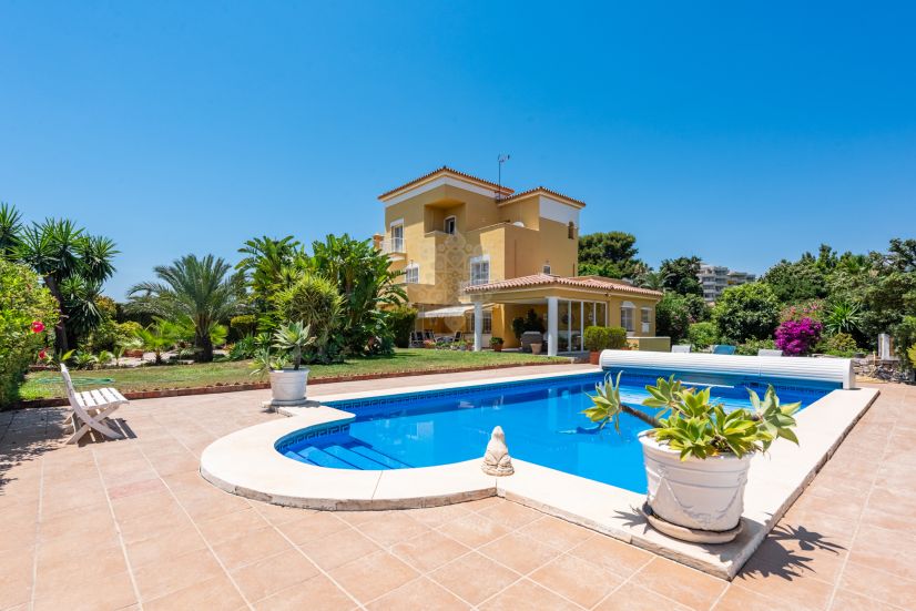 Villa en Atalaya Golf, Estepona
