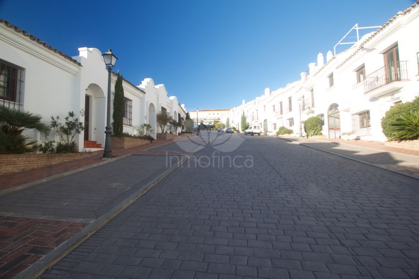 Town House in Pueblo, Casares