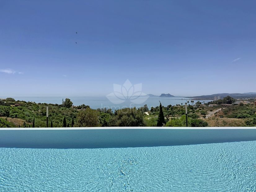 Apartment in Sunrise Height, Manilva