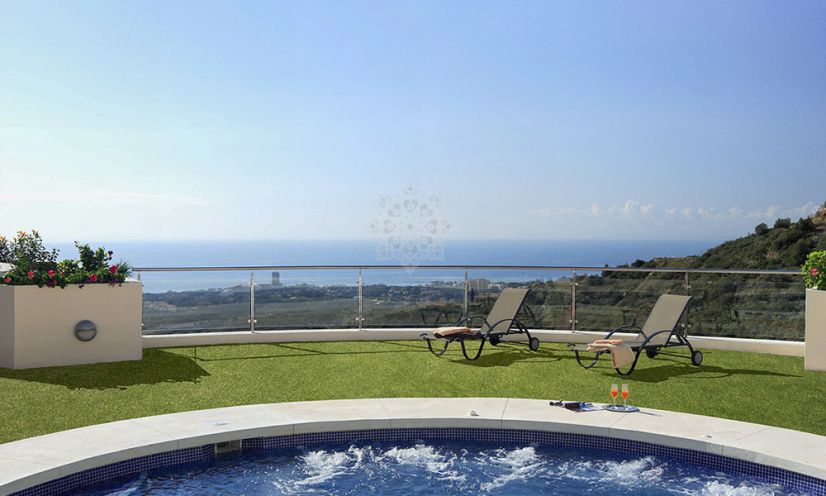 Duplex en Los Altos de los Monteros, Marbella