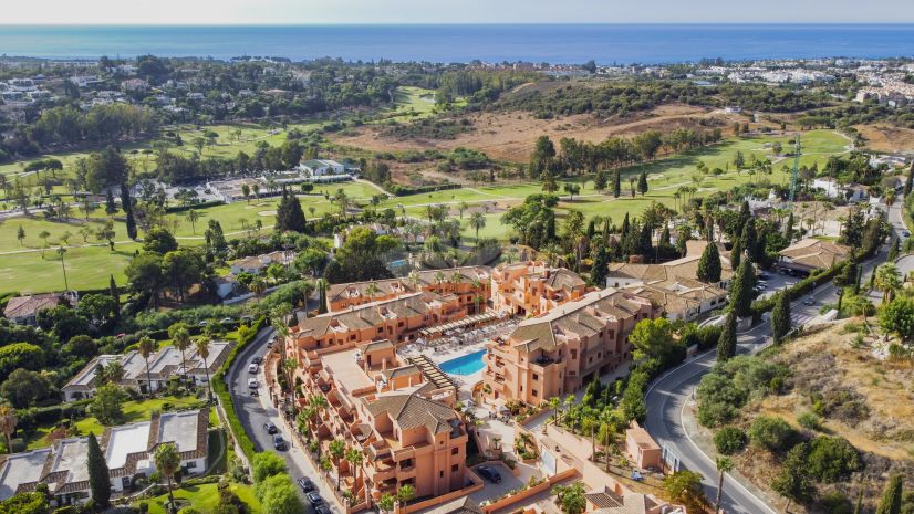 Duplex in Altos del Paraiso, Benahavis