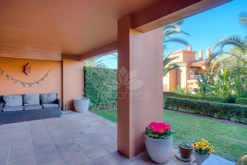 Apartamento Planta Baja en Benatalaya, Estepona