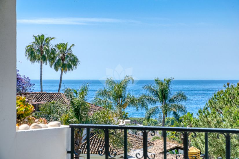 Apartment in Los Pinos de Nagüeles, Marbella