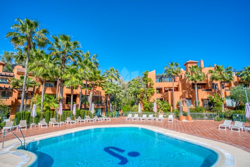 Ground Floor Apartment in Alminar de Marbella, Marbella