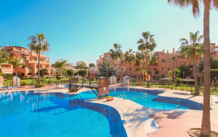 Apartment in Hacienda del Sol, Estepona