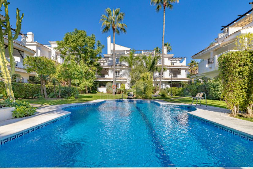 Apartment in Los Naranjos de Marbella, Marbella