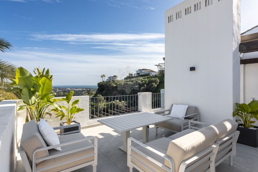 Duplex Penthouse w Altos de La Quinta, Benahavis