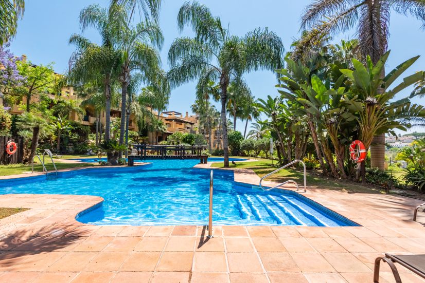 Duplex Penthouse in El Campanario, Estepona