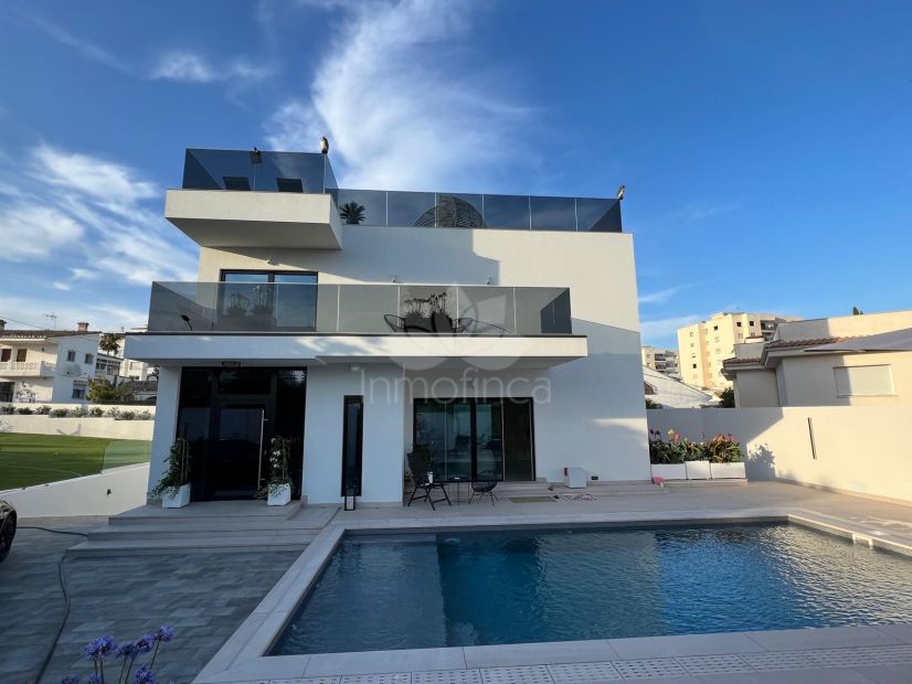 Villa en Benalmadena Costa, Benalmadena