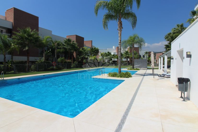 Apartamento en Los Arqueros, Benahavis