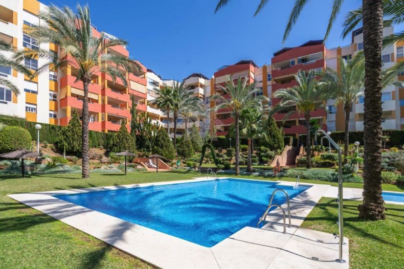 Apartament w Nueva Atalaya, Estepona