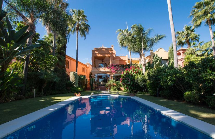 Semi Detached Villa in La Alzambra, Marbella