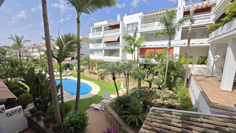 Apartamento en Las Cañas Beach, Marbella